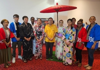 Ambassador and BHS volunteers