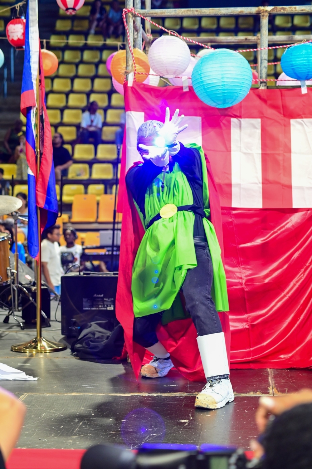 Below : Cosplay contestants (コスプレコンテスト参加者)  